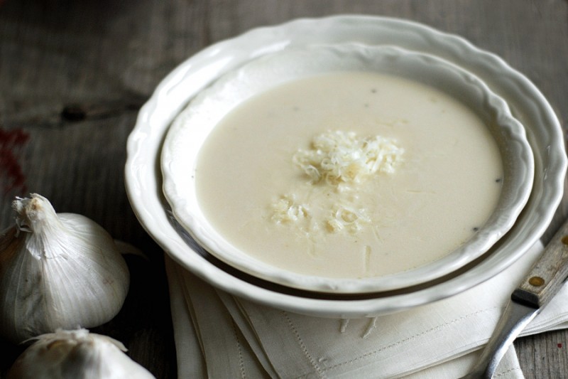 ericalea-outrageous-garlic-soup-feature-800x533